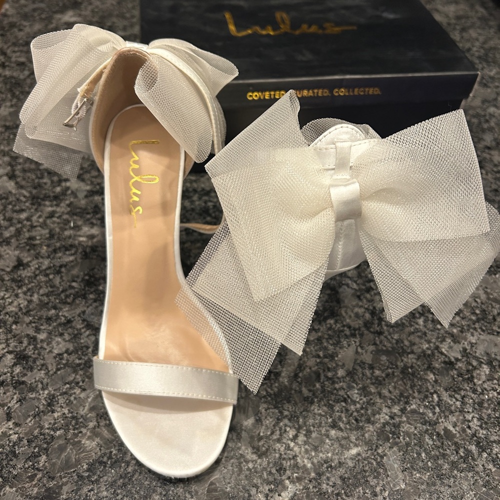 Lulu's Ayanna Women's White Bow Heels